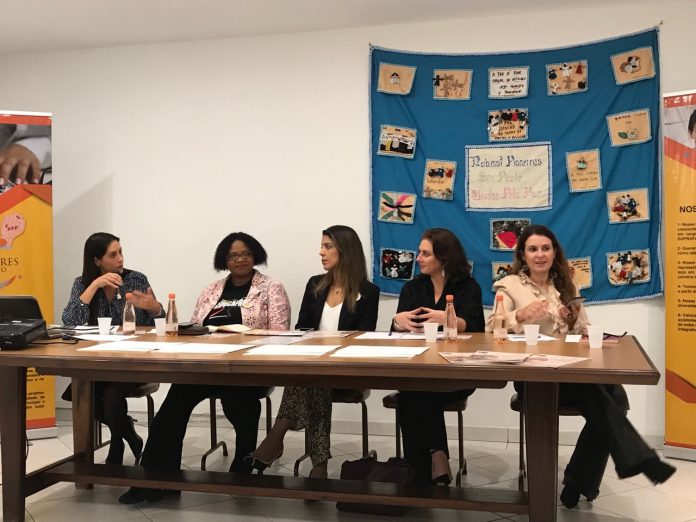 Dra. Gislaine Caresia, Priscila França , Dra. Fabiana Garcia, Dra. Viviane Girardi e Dra. Valéria Scarance debatem os direitos da mulher