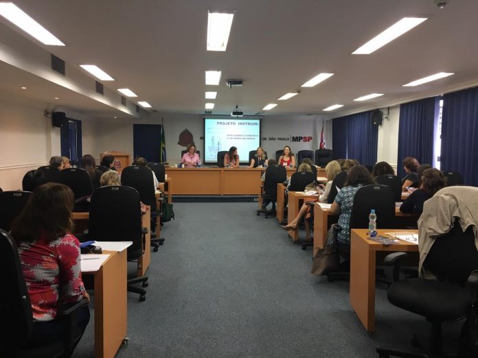 voluntárias psicólogas e assistentes sociais da comunidade judaica participaram da capacitação