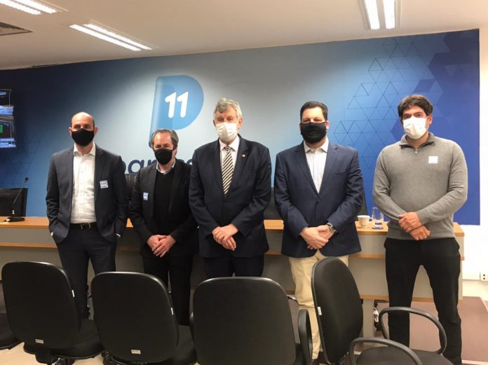 Da esquerda para a direita, Alexandre Judkiewicz, Otavio Aronis, Senador Luiz Carlos Heize, Sebastian Watenberg e Victor Nigri